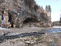 Langmusi, grotten vooraan in Namo gorge, wandeling