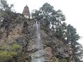Maijishan rotstempel, pagoda boven waterval