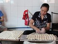 ambachtelijke kaasproduktie in arme wijk