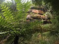 Chishui, Sidonggou Valley, rode rotsen in het woud