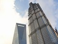 gezichtsbedrog in Pudong, met het 492 meter hoge W