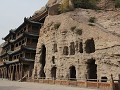 Yunang caves, grotwand en gebouw