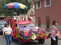 Cuenca, drank als versiering in de parade op Kerst