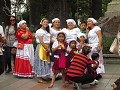 Cuenca, deelnemers aan de Kerstparade poseren op h