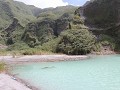 het azuurblauwe kratermeer van Mount Pinatubo