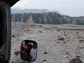 met 4x4 in rivierbedding op weg naar Mount Pinatub