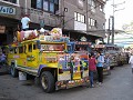 één van de vele jeepney standplaatsen in het centr