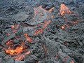 gloeiende lava in de krater van vulkaan Pacaya