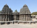 tempelgebouwen van de Keshava tempel te Somnathpur