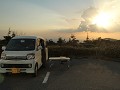 Zao San vulkaan, zonsondergang op de parking