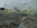 Mt. Lo, het dampende lavaveld aan zijn voet, men k