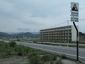 Tsunami 2011 gebied - vernield hotelgebouw, kustwe