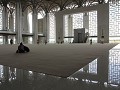in de gebedsruimte van de grand moskee, Putrajaya