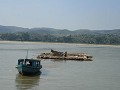 Shweta Chaing rivier : op terugweg, een woonvlot w