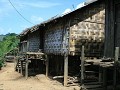 trektocht 1 : in het dorp Ywathit (Palaung bevolki