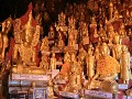 Pindaya : Shwe Oo Min natural cave pagoda, in de g