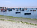 Paracas dorp - werkeloze bootjes in tijden van Cov