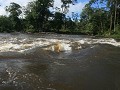 op terugweg op de Boven-Suriname rivier : stroomve