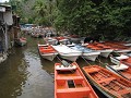 bootjes liggen te wachten om toeristen naar mooie 