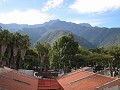 zicht vanuit de hotelkamer op de Andesbergen