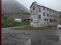 Hacher Pass road, Independence Mine, dorp