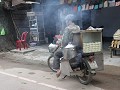 straatkeukentje geinstalleerd op de scooter
