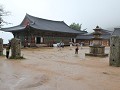 Busan, Beomeosa tempel in de regen