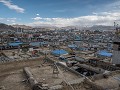 uitzicht vanop kora op Shigatse, een snel uitbreid