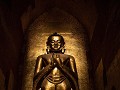 Deze enorme staande boeddha in Ananda-tempel is 9m