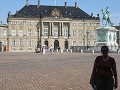Katrina (in the dark) in front of the Amalienborg 