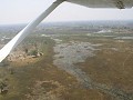 Met een klein vliegtuigje vliegen we de Okavango D