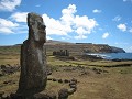De reizende moai met op de achtergrond Ahu Tongari