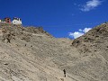 Vanaf het paleis vatten we de klim aan naar Namgya