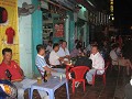 Het sociale leven op straat 's avonds in Saigon