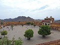 Jaipur - Amer fort - Zicht op binnenplein nummer 1