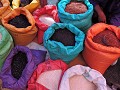 Tana Toraja - De gewone markt met kruiden en grane