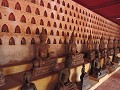 Vientiane - Sisaket - Kloostergang met boeddha bee