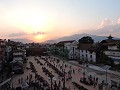 Kathmandu - Zonsondergang vanop een rooftopbar