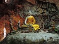 Kanchanaburi - Treinrit naar Nam Tok - Boeddhistis