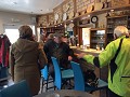 Café bij de bejaarde uitbaatster in Kalterberg. Di