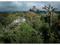 Tikal : zicht vanop "lost valley"