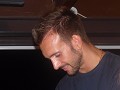 onze knappe ober van de laatste avond 