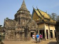 De Wat Nokor, een moderne pagoda tussen een 11e ee