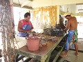 Bezoek aan een parelkwekerij in Tiputa