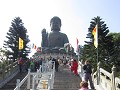 Trappen lopen om Big Buddha van dichtbij te zien