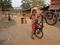 Nog wat spelende kinderen uit het dorpje