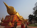 Met rond de That Luang, boeddha's in alle mogelijk