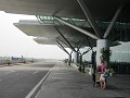 De immense luchthaven van Can Tho bij vertrek naar