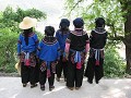 enkele YI-vrouwen op bezoek in GASA