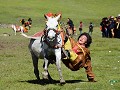dolle pret tijdens Horse Race Festival in LITANG-c